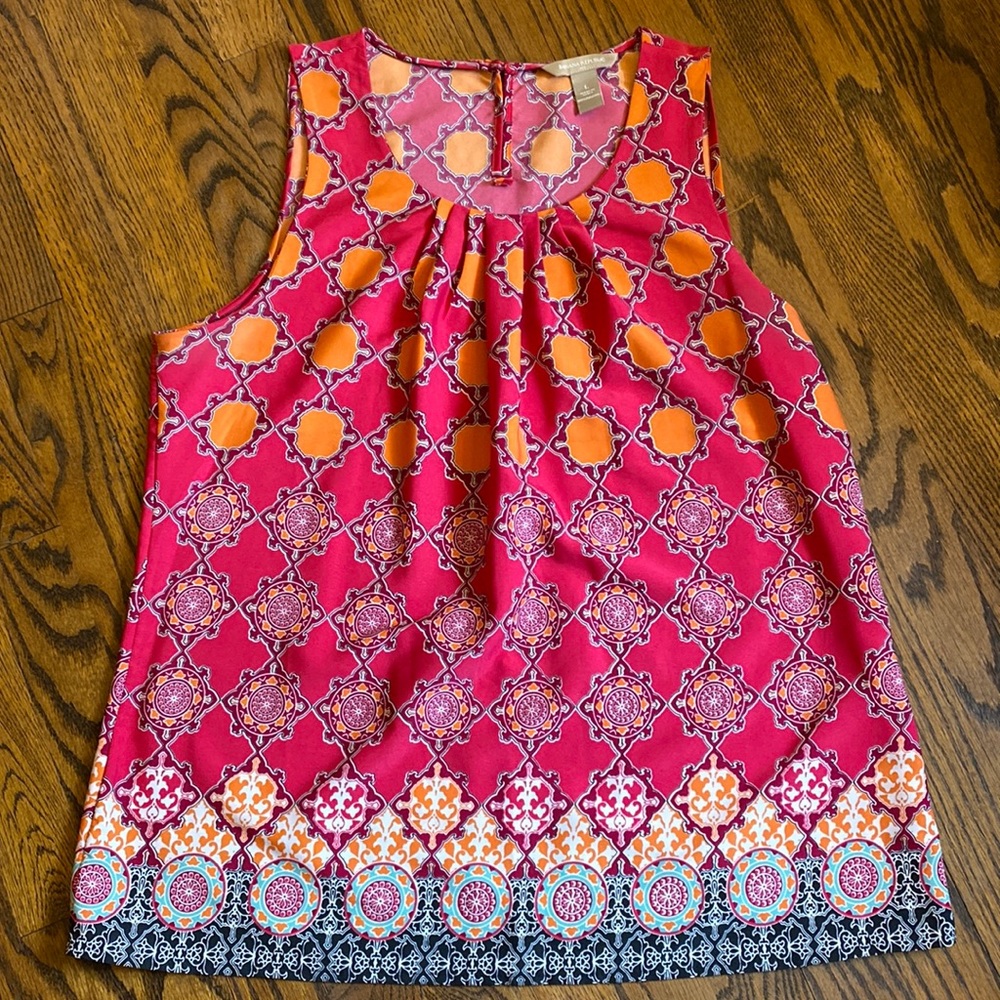 Banana republic sleeveless blouse. Size L. Excellent condition!